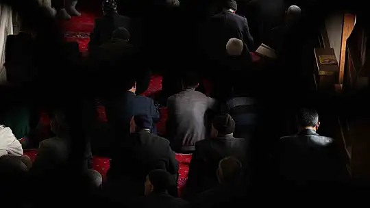 Elazığlılar Ramazan'ın ilk cumasında camileri doldurdu
