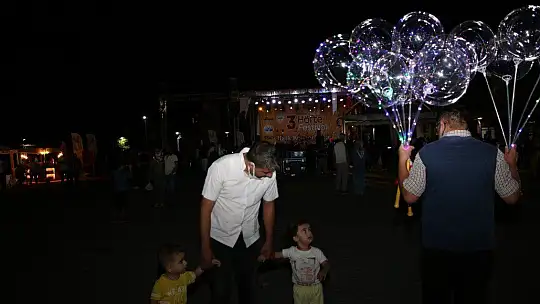 Elazığlılar Salçalı Köfte Festivalinde Zafer Döner'le coştu