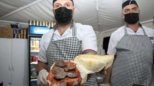 Elazığlılar Salçalı Köfte Festivalinde Zafer Döner'le coştu