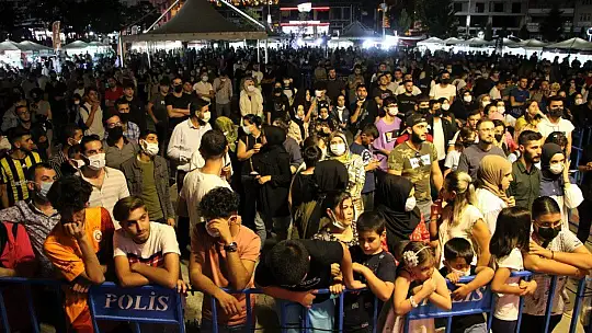 Elazığlılar Salçalı Köfte Festivalinde Zafer Döner'le coştu