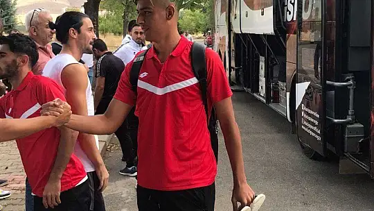 Elazığspor, 18 futbolcuyla Hatay'a gitti