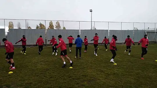 Elazığspor, Arnavutköy Belediye Gençlikspor maçına hazırlanıyor
