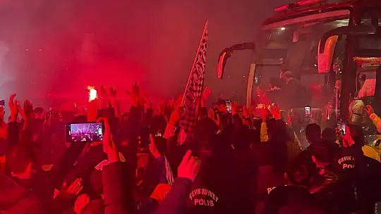 Elazığspor şampiyon olmuş gibi karşılandı