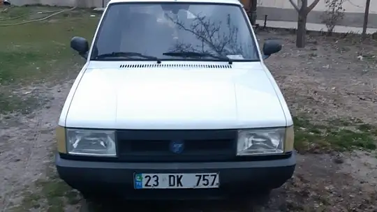 Elini kolunu sallayarak geldi, aracı çalıp gitti