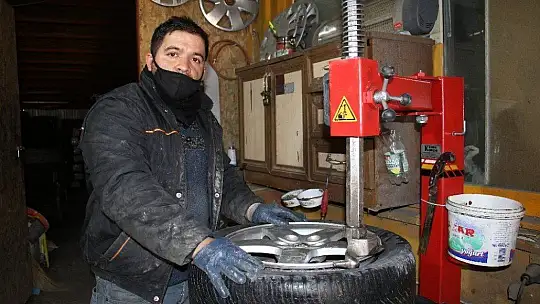 Engellerini aştı, hem kendi parasını kazanıyor hem de usta oldu