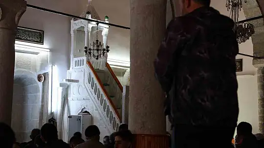 Ermeni ustaların yaptığı 2 asırlık minber görenleri hayran bırakıyor