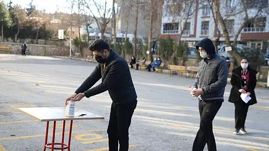 Ertelenen ALES aylar sonra korona tedbirleriyle yapıldı