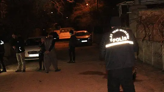 Evinin önüne gittiği şahsı aşağı çağırıp vurdu
