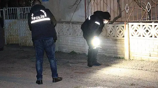 Evinin önüne gittiği şahsı aşağı çağırıp vurdu