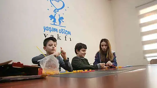 Evlatlarına otizm tanısı konulan çift, vakıf kurarak hayatlarını otizmli bireylere adadı
