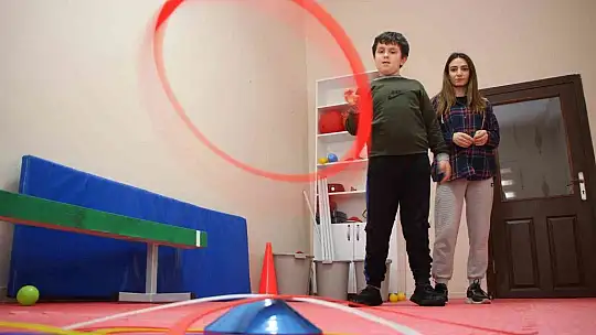 Evlatlarına otizm tanısı konulan çift, vakıf kurarak hayatlarını otizmli bireylere adadı