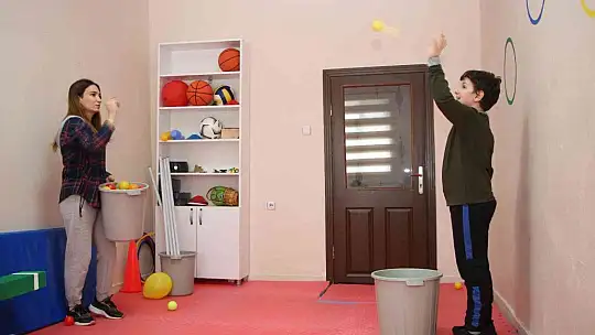 Evlatlarına otizm tanısı konulan çift, vakıf kurarak hayatlarını otizmli bireylere adadı