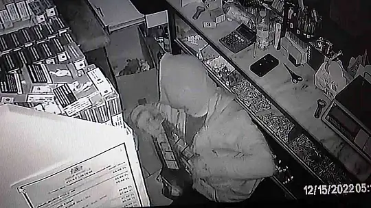 Fare gibi girdiği marketten 100 bin liralık malzeme çalarak kayıplara karıştı