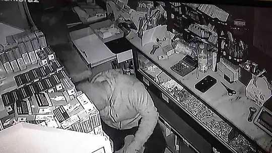 Fare gibi girdiği marketten 100 bin liralık malzeme çalarak kayıplara karıştı