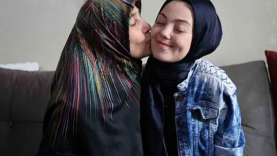 Fedakar anne, böbreğini vererek kızını yeniden hayata bağladı