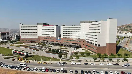 Fethi Sekin Şehir Hastanesi'nde ilk defa çocuk hastaya timektomi ameliyatı yapıldı