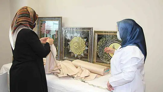 Fethi Sekin Şehir Hastanesinde açılan el sanatları kursu..
