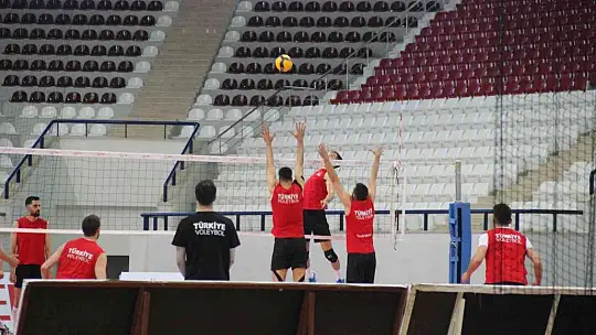Filenin Efeleri, Slovakya maçına Elazığ'da hazırlanıyor