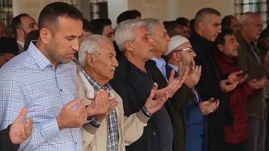 Filistin'de hayatını kaybedenler için gıyabi cenaze namazı kılındı