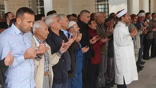 Filistin'de hayatını kaybedenler için gıyabi cenaze namazı kılındı