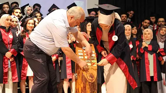 Fırat Üniversitesi 34. dönem tıp mezunlarını uğurladı