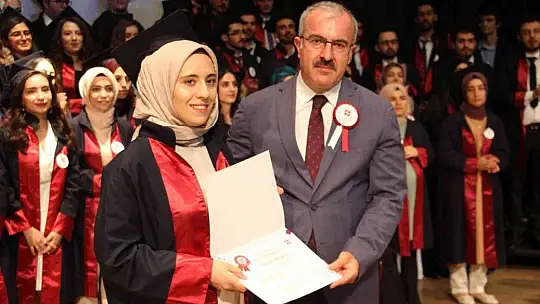 Fırat Üniversitesi 34. dönem tıp mezunlarını uğurladı