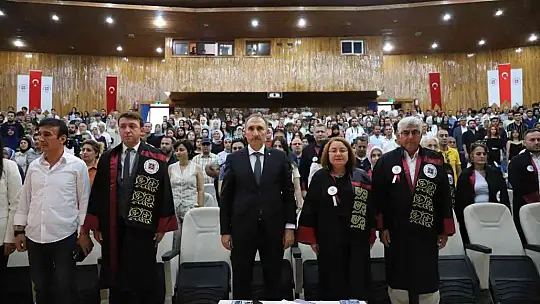 (FÜ) Mezunlarının kep atma törenleri devam ediyor