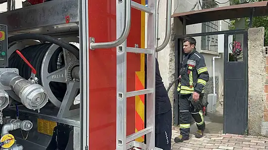 Fırında unutulan yemek az daha evi yakıyordu