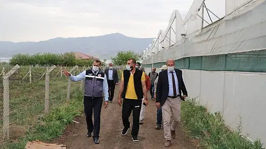 Fırtına bazı seralara zarar verdi