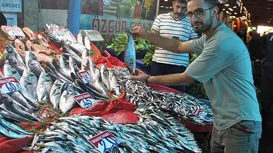 Fiyatlardaki düşüş, balıkçıların yüzünü güldürdü