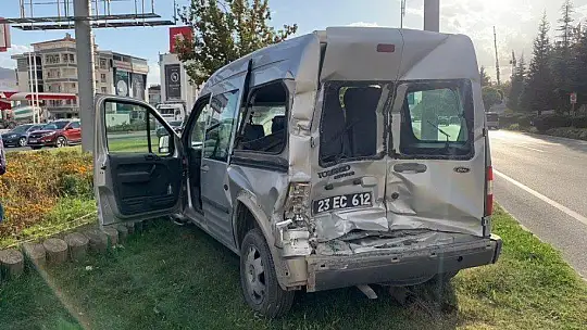 Freni boşalan kamyon araçlara çarptı: 4 yaralı