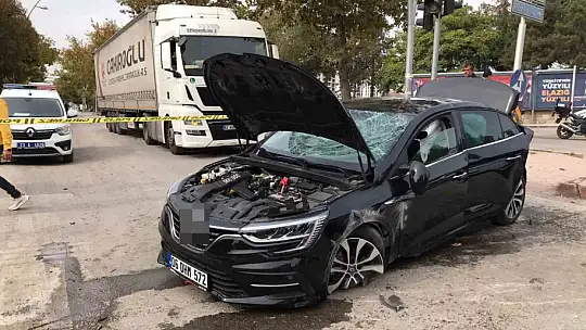 Freni patlayan midibüs 2 aracı biçip parka daldı: 1'i ağır, çoğu öğrenci 27 yaralı