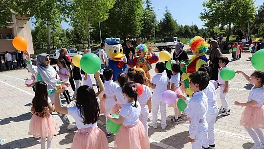 FÜ'de uçurtma ve çocuk şenliği düzenlendi