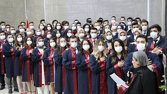 FÜ Diş Hekimliği Fakültesi ikinci yılında 64 mezun verdi
