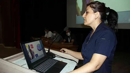 FÜ Hastanesi sekreterlerine hasta ve hasta yakınları ile iletişim eğitimi