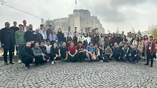 FÜ öğrencileri Harput'u gezdi