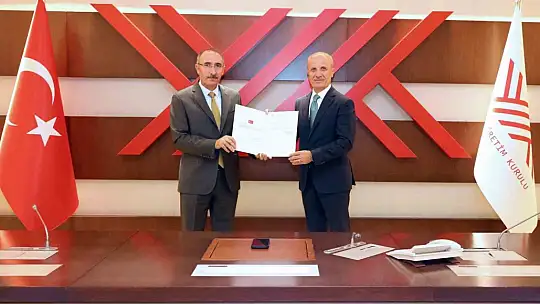 FÜ Rektörü Prof. Dr. Göktaş, mazbatasını aldı