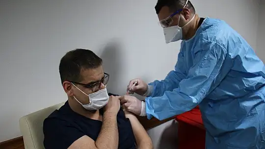 2 Günde Bin 492 Sağlık Çalışanı Aşılandı