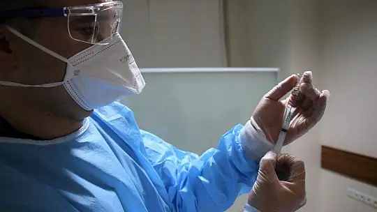 2 Günde Bin 492 Sağlık Çalışanı Aşılandı