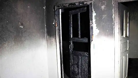 Gece yarısı facianın eşiğinden dönüldü: Yangına uykusunda yakalandı