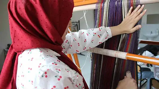 Geleneksel kilim dokuma kadınlara emanet.