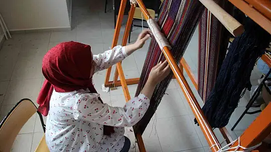 Geleneksel kilim dokuma kadınlara emanet.