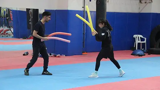 Genç sporcu, babasının izinden gidip şampiyonluklar elde etmek istiyor