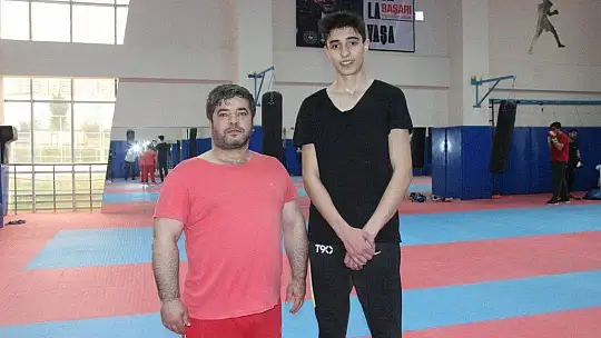Genç sporcu, babasının izinden gidip şampiyonluklar elde etmek istiyor