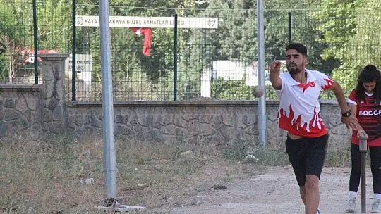 Genç sporcular 'Bocce' ile milli takım için ter döküyor