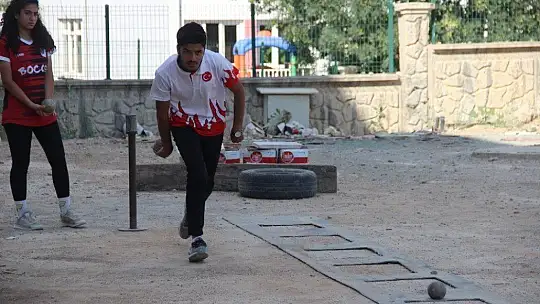 Genç sporcular 'Bocce' ile milli takım için ter döküyor