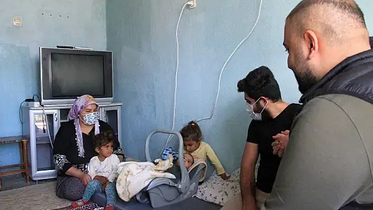 Gençlerden alkışlanacak hareket, 3 çocuk annesine ev sürprizi