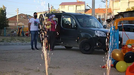 Gençlerden alkışlanacak hareket, 3 çocuk annesine ev sürprizi