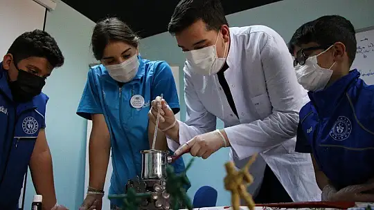 Gençlerin 'oyuncaklı sabun' fikri, el yıkama alışkanlığı kazandırıyor