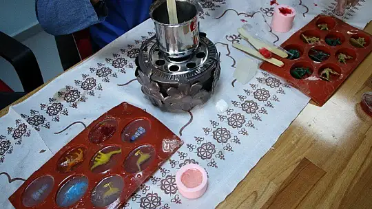 Gençlerin 'oyuncaklı sabun' fikri, el yıkama alışkanlığı kazandırıyor
